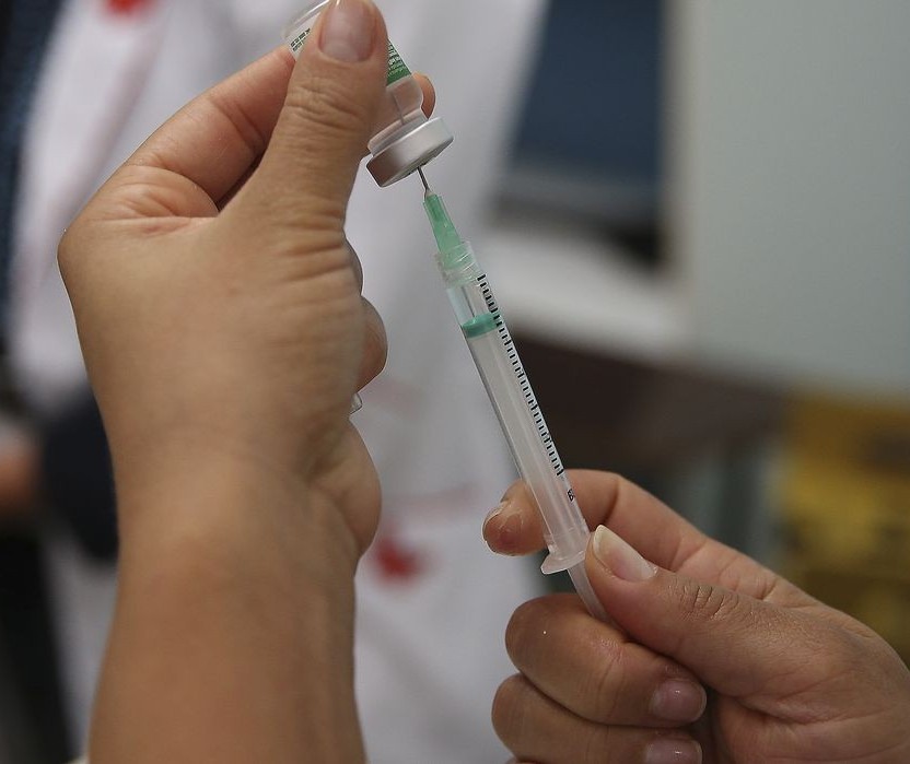 Alta procura acaba com vacinas da gripe na região noroeste do Paraná