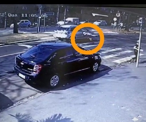 Idosa é atropelada na Av. Mandacaru, em Maringá, e motorista foge do local