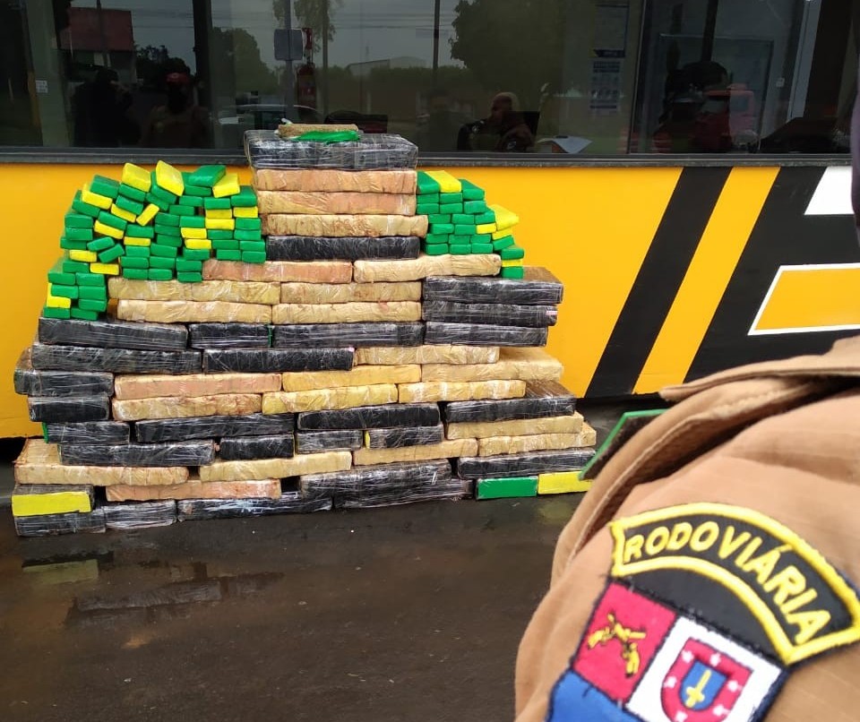 PRE apreende 530 kg de maconha em Cianorte