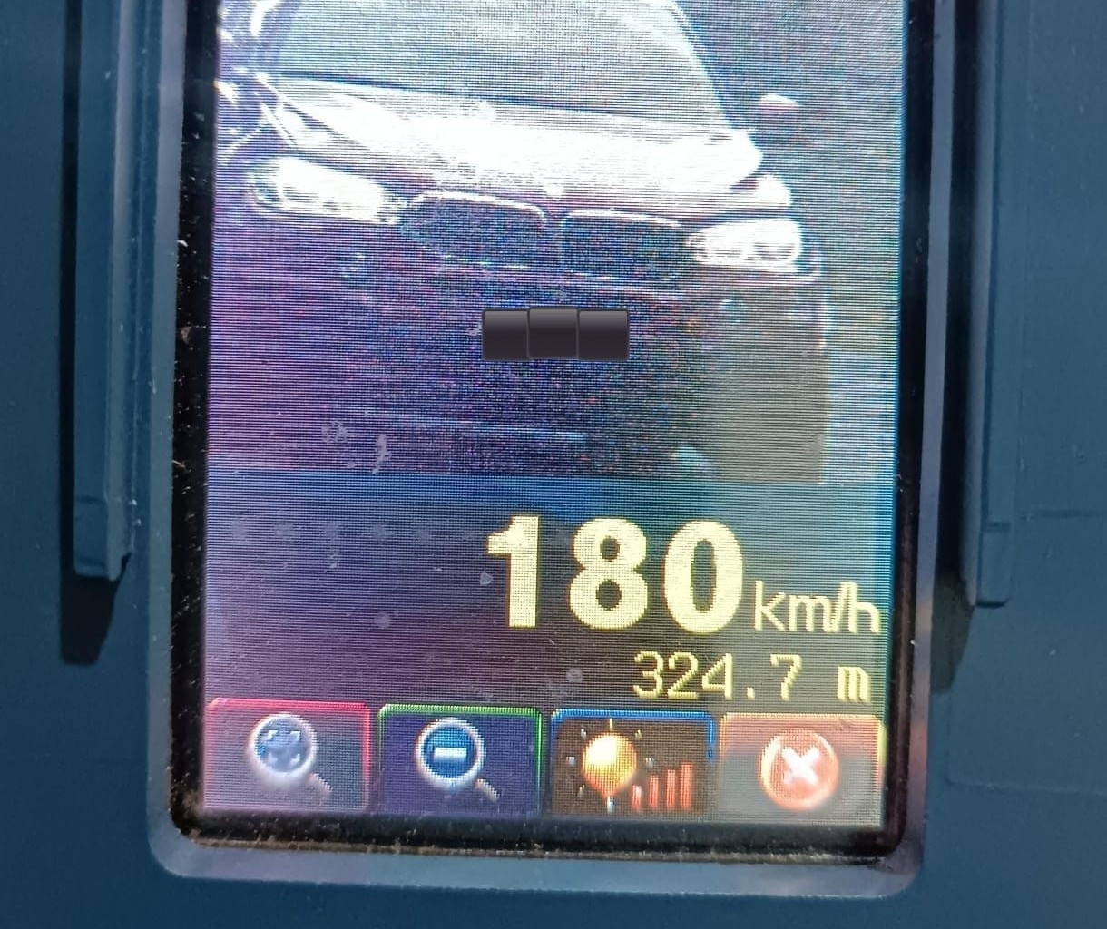 BMW é flagrada a 180 km/h, mais que o dobro do permitido na PR-364