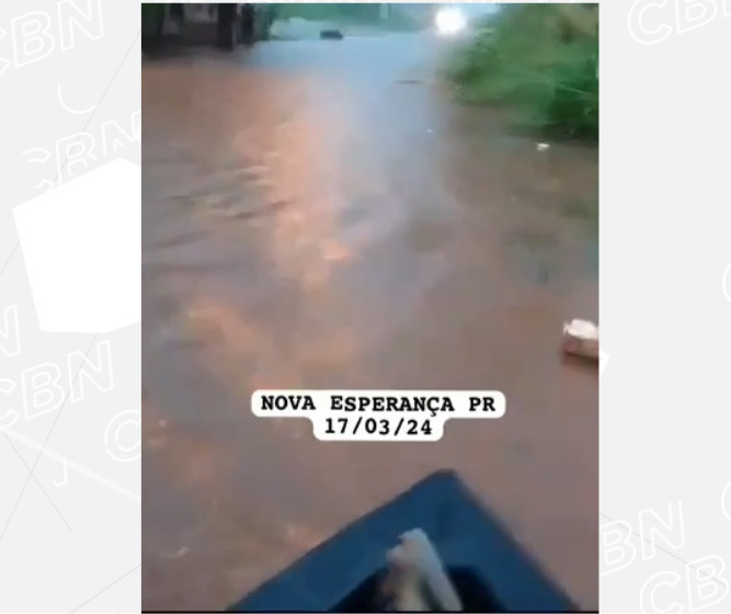 Nova Esperança: vídeo mostra imagens de moradores em barcos após chuva
