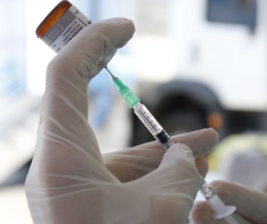 Idosos e trabalhadores da saúde podem se vacinar contra gripe e sarampo