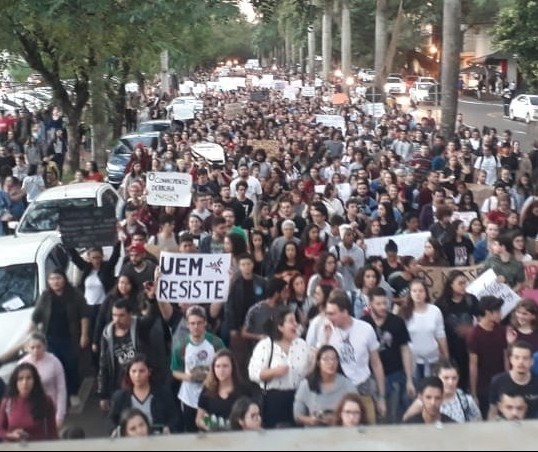 Manifestantes organizam novo protesto em apoio à educação