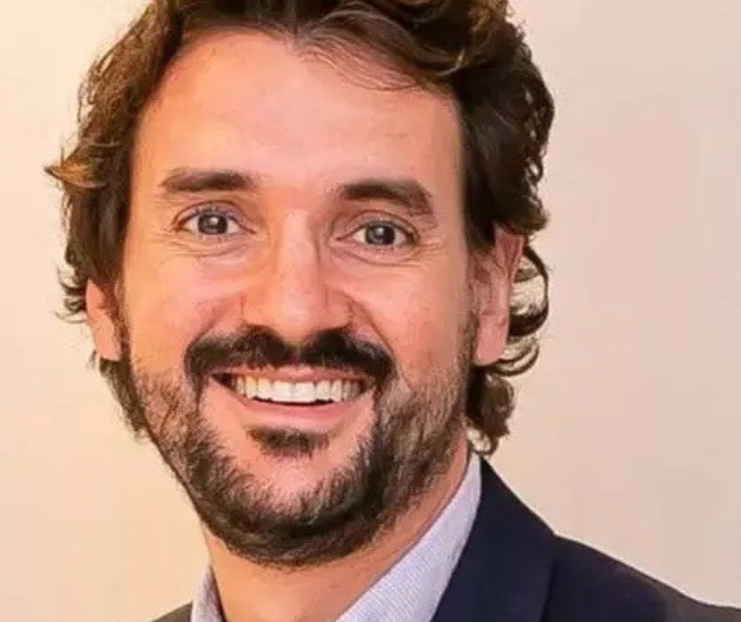 Médico condenado por crimes sexuais tem direitos políticos suspensos