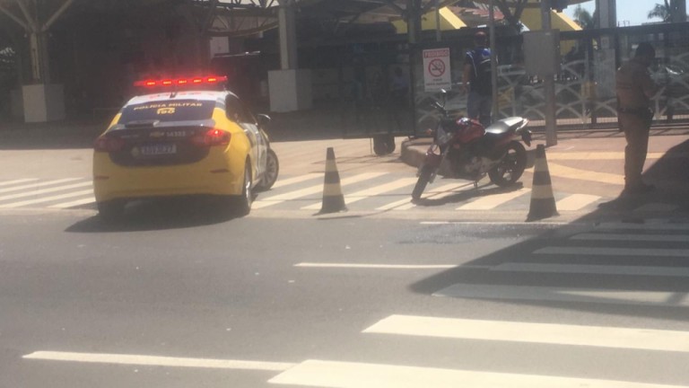 Idosa é atropelada por moto em frente ao Terminal Intermodal de Maringá