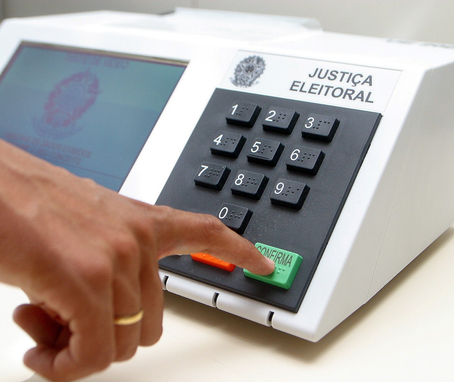 Operação do MP apreende propaganda eleitoral irregular