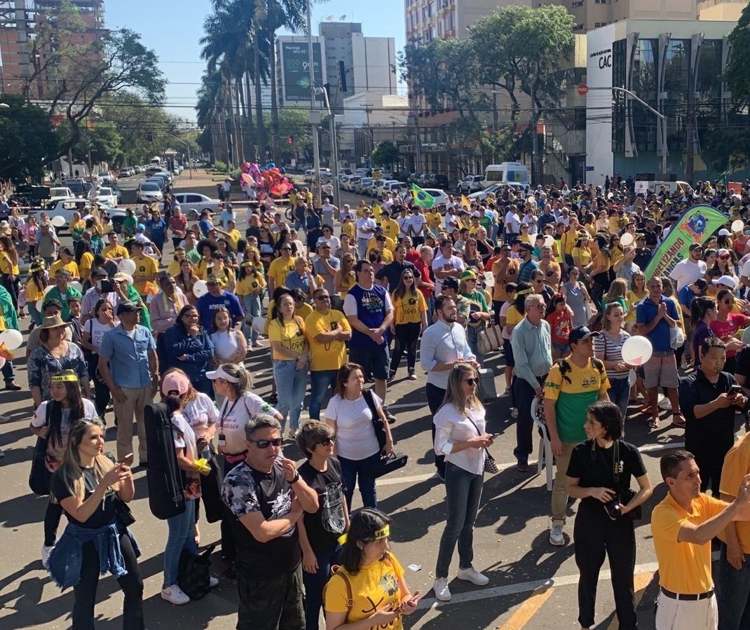 Marcha Para Jesus reúne cristãos em Maringá