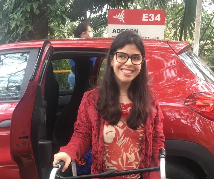 Eleitora com deficiência física enfrenta dificuldade de acessibilidade