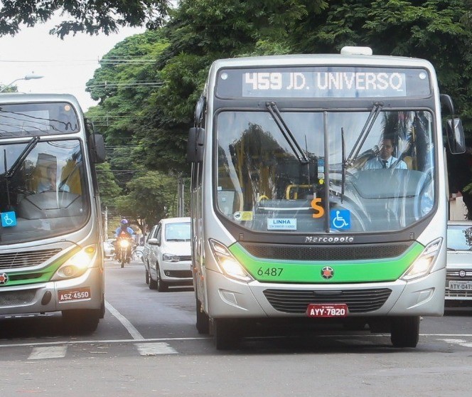 Acidente envolvendo dois ônibus em Maringá deixa 12 pessoas feridas