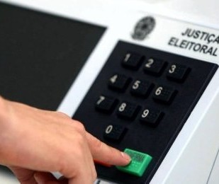 Deputados eleitos ou reeleitos votam no período da manhã