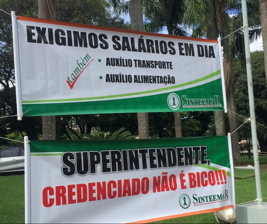 Estudantes e credenciados estão com bolsas e salários atrasados