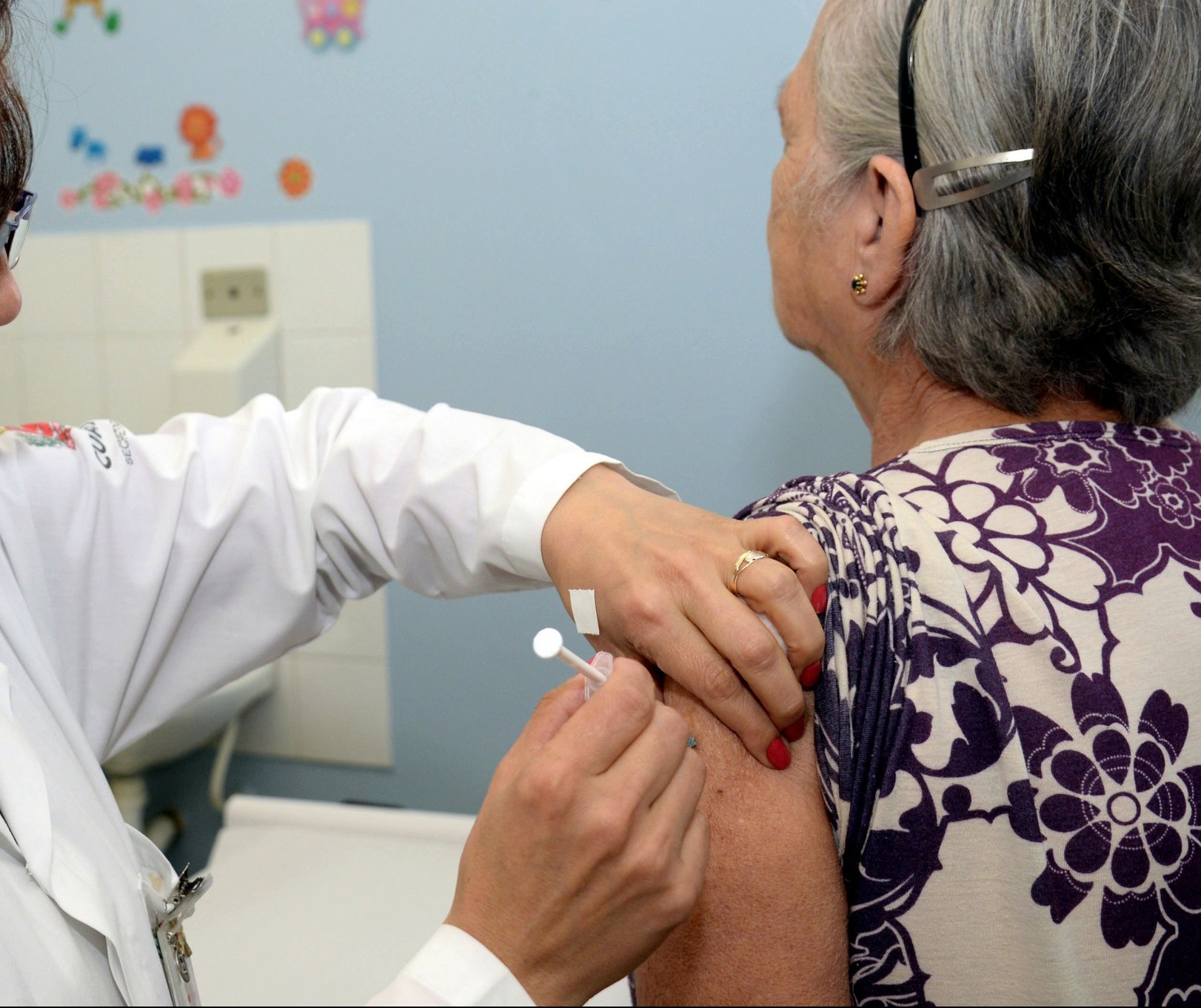 Maringá deve liberar 6 mil doses da vacina a partir de segunda-feira (3)