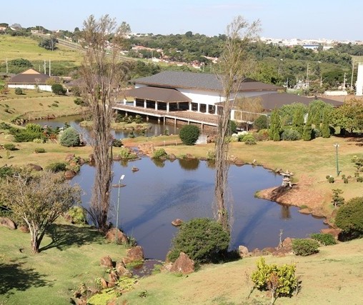Lago onde carpas morreram pode estar contaminado