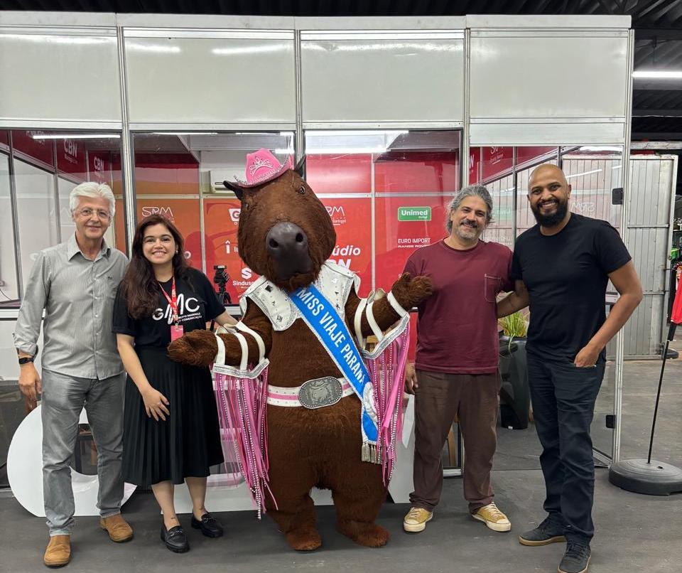 Embaixadora do turismo, Capivara faz sucesso na Expoingá divulgando o Paraná