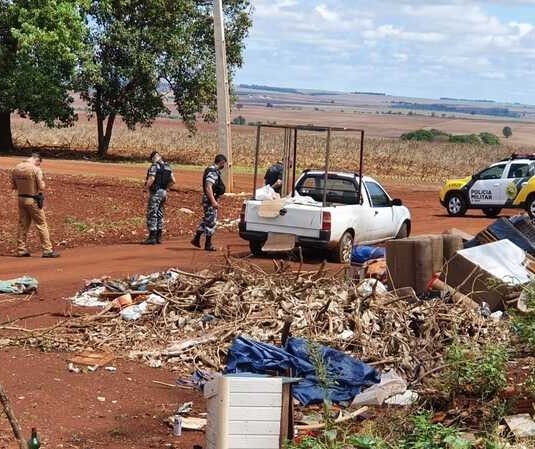 Homem é encontrado morto e com marcas de tiros ao lado de carro em Maringá