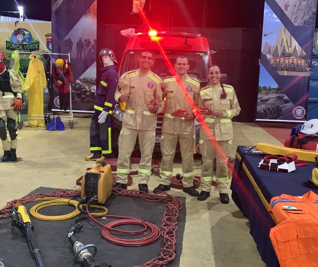 Equipamentos do Corpo de Bombeiros estão expostos em estande da Expoingá