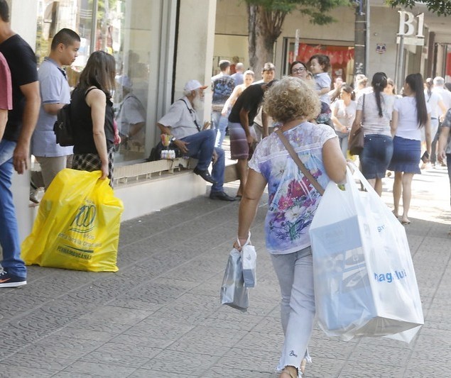 Acordo cancelado: comércio fica fechado no feriado do dia 12