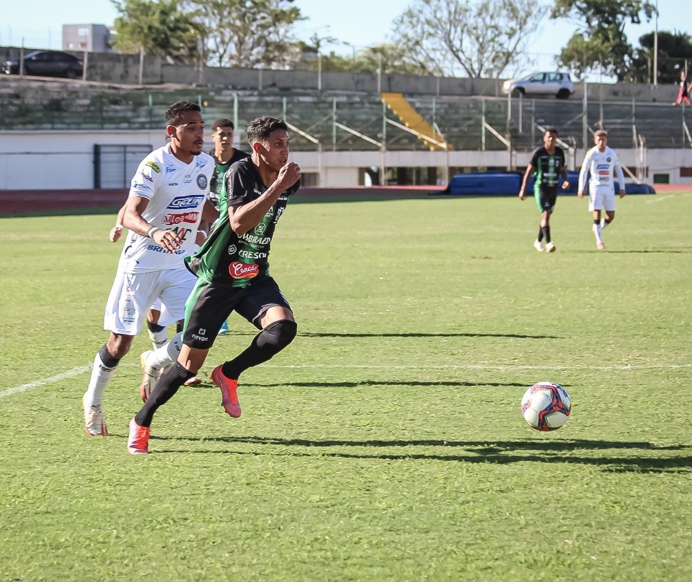 Maringá Futebol Clube a um jogo das semifinais do Paranaense