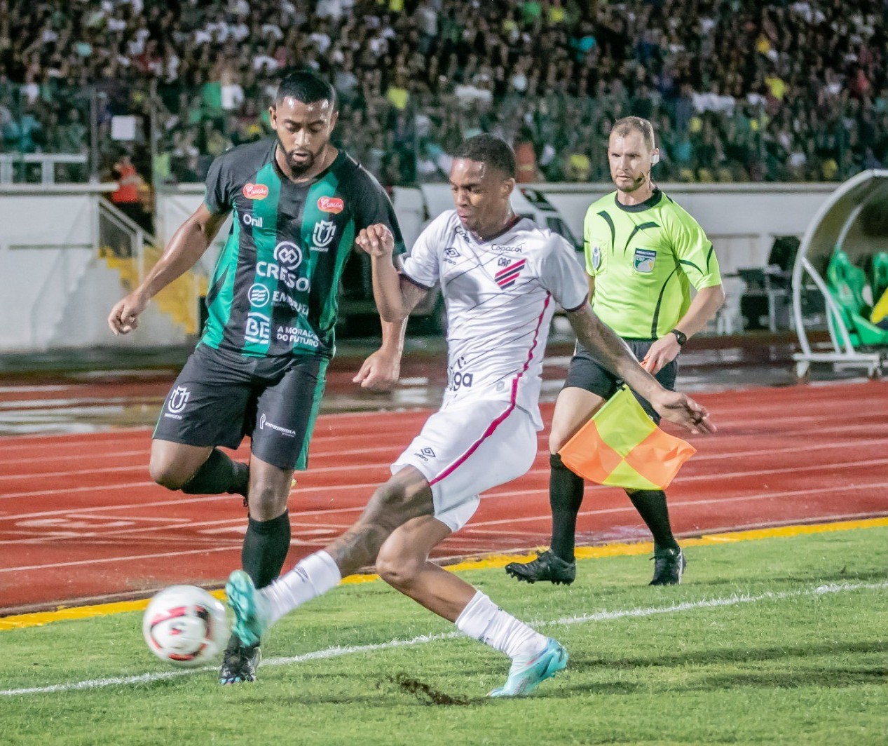 Maringá FC perde para o Athletico em jogo marcado pelo uso do VAR pela primeira vez no Paranaense