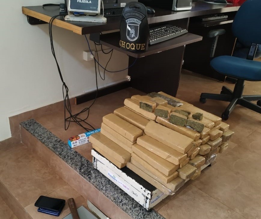 Três jovens são presos com 41 kg de maconha em Maringá