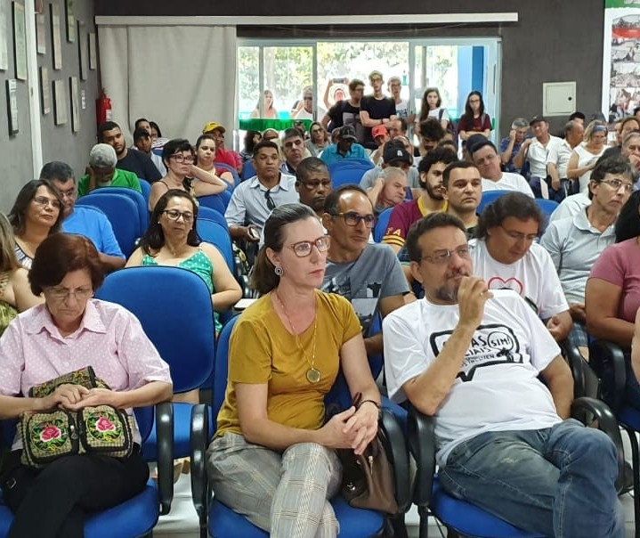 Servidores da UEM aprovam indicativo de greve para 2 de dezembro