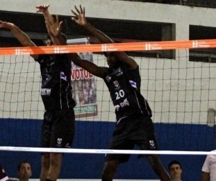 Maringá vence mais uma no Paranaense de Vôlei