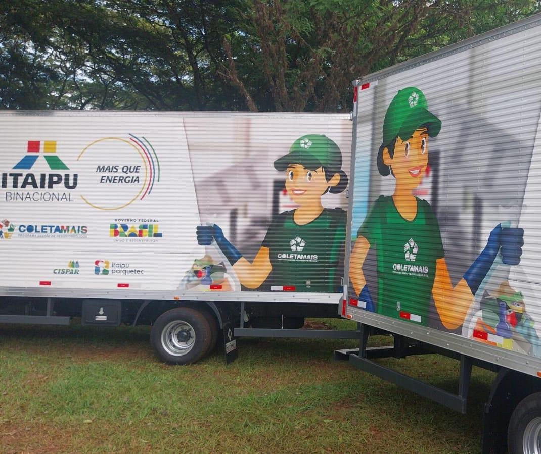 Itaipu Binacional entrega 50 caminhões de coleta seletiva