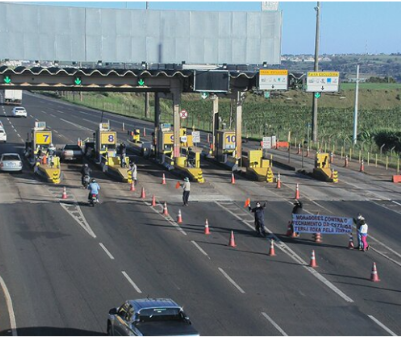 Moradores da estrada Terra Roxa voltam a liberar cancelas de pedágio