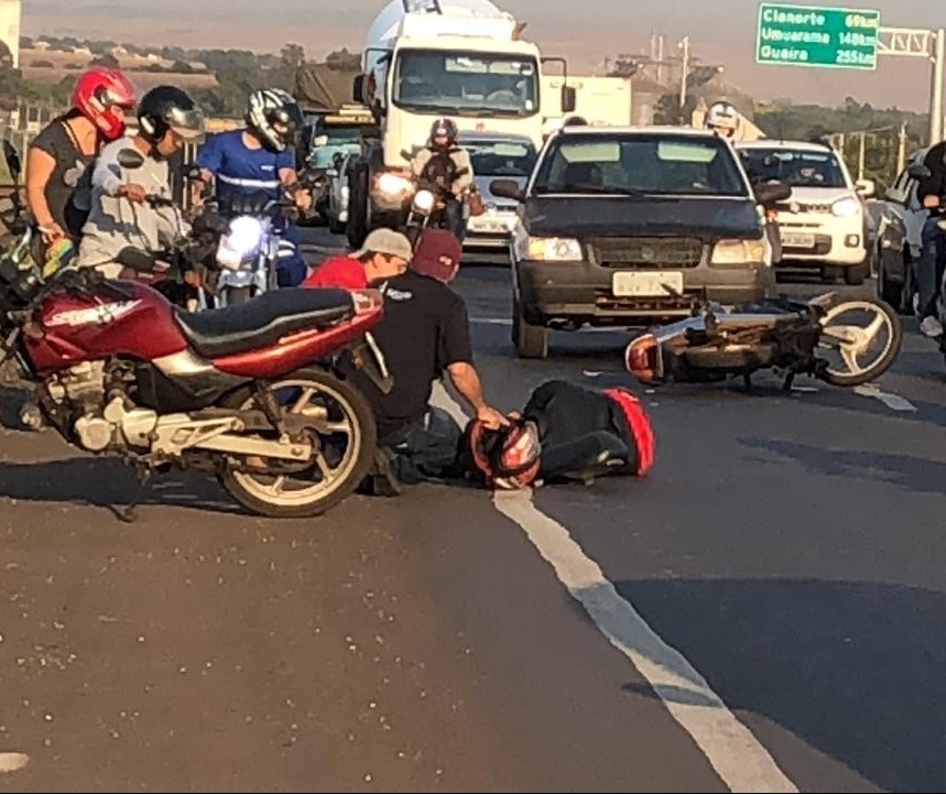 Motociclista fica ferido em acidente na PR-323