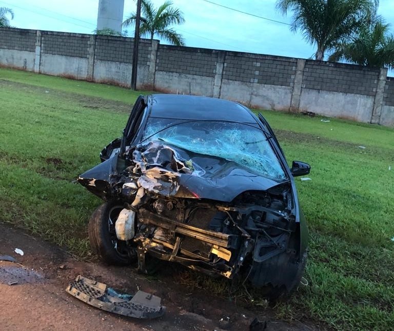 Homem morre em colisão entre carro e carreta na PR-317