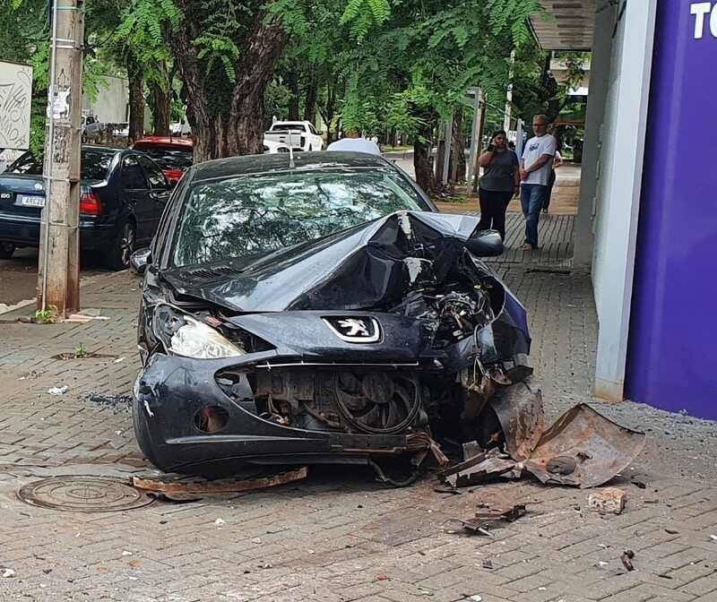 Homem fica gravemente ferido em acidente na Avenida Laguna, em Maringá