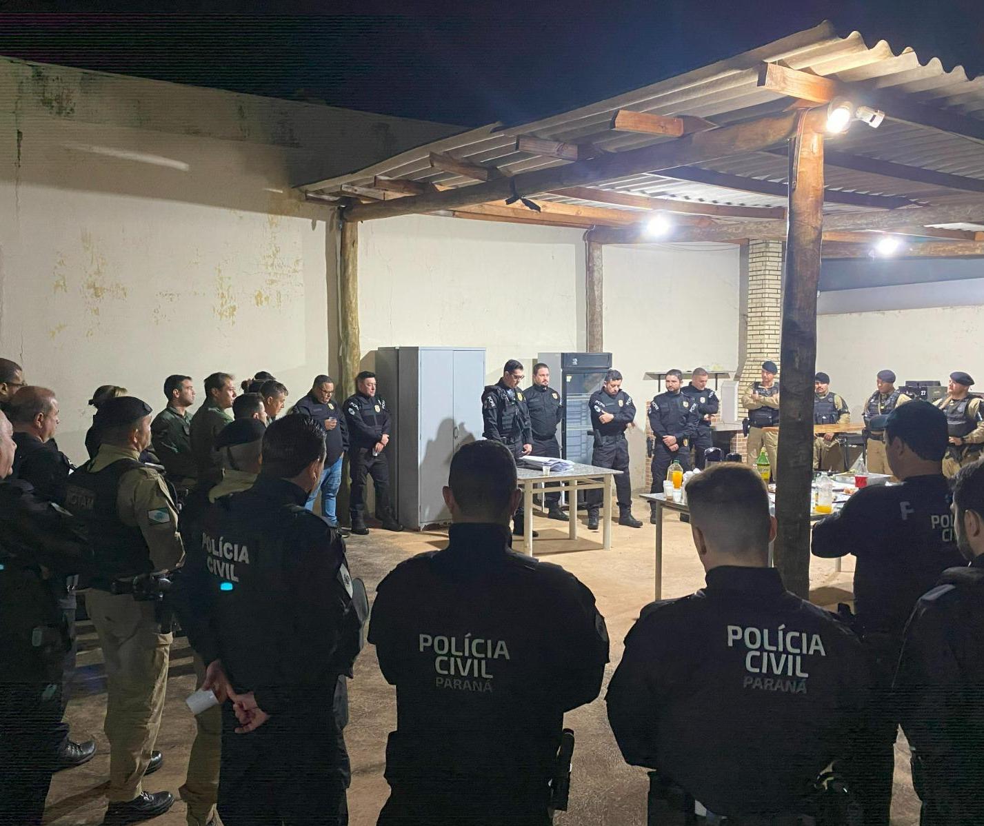 Dez pessoas são presas em operação contra o tráfico de drogas
