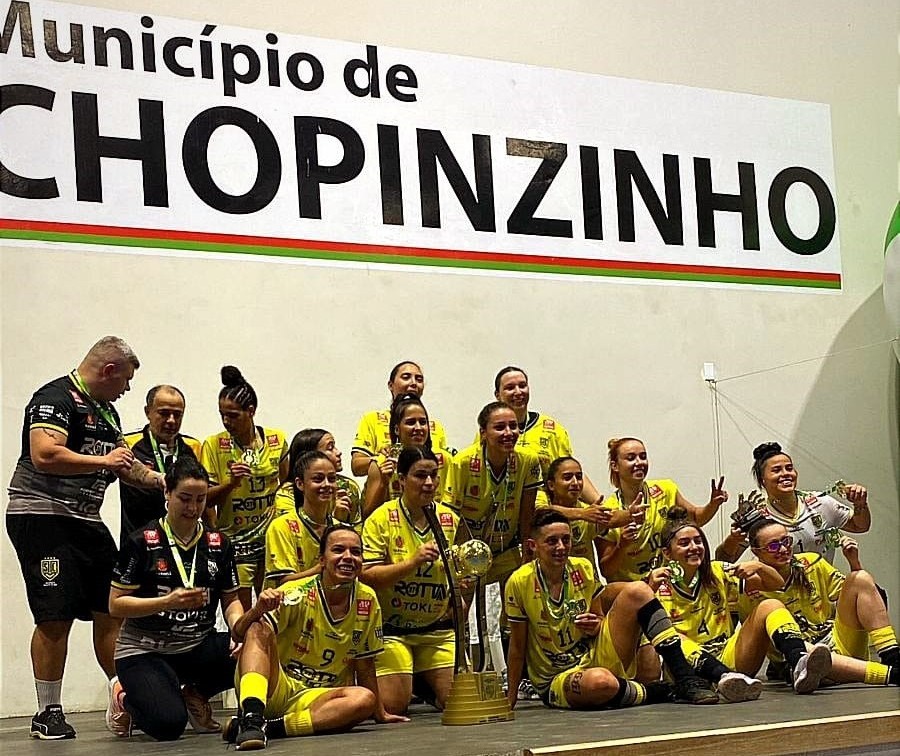 Equipe de vôlei feminino de Apucarana estreia na Liga de Maringá