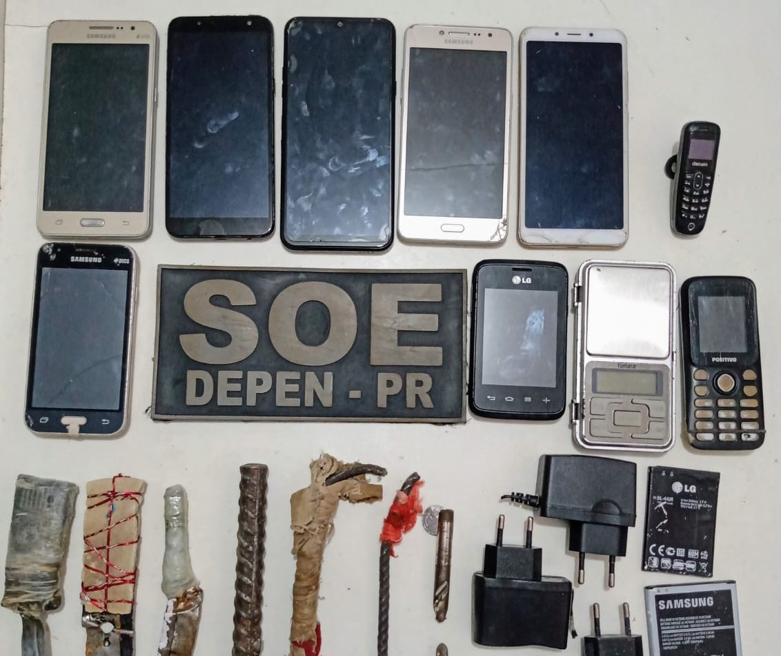 Policiais penais apreendem dez celulares na cadeia de Cianorte