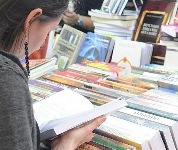 Bibliotecas promovem clube de leitura com obras do vestibular da UEM