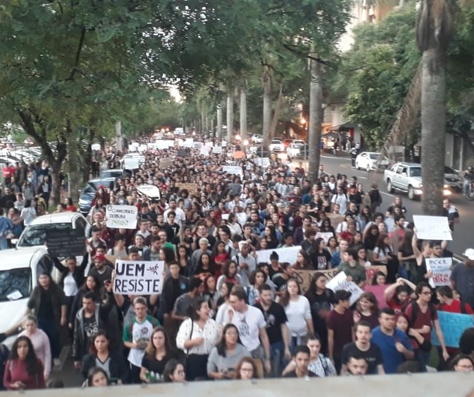 Quarta-feira (15) é marcada por atos contra o Governo Federal