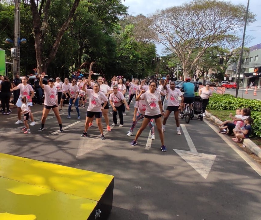 Prefeitura promove aula de zumba no Parque do Ingá