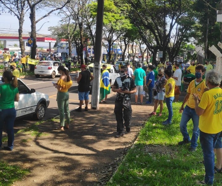 Carreata em prol do governo eleito percorre ruas de Maringá