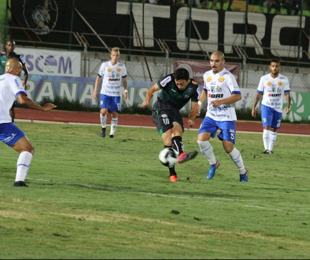 Maringá Futebol Clube vence o Foz por 2 a 0