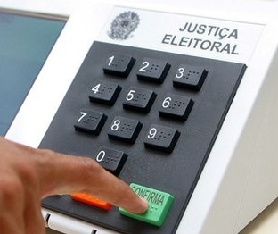 Pesquisa de intenção de voto para o Governo do Paraná: Ratinho Junior, 44%; Cida, 17% e João Arruda, 10%