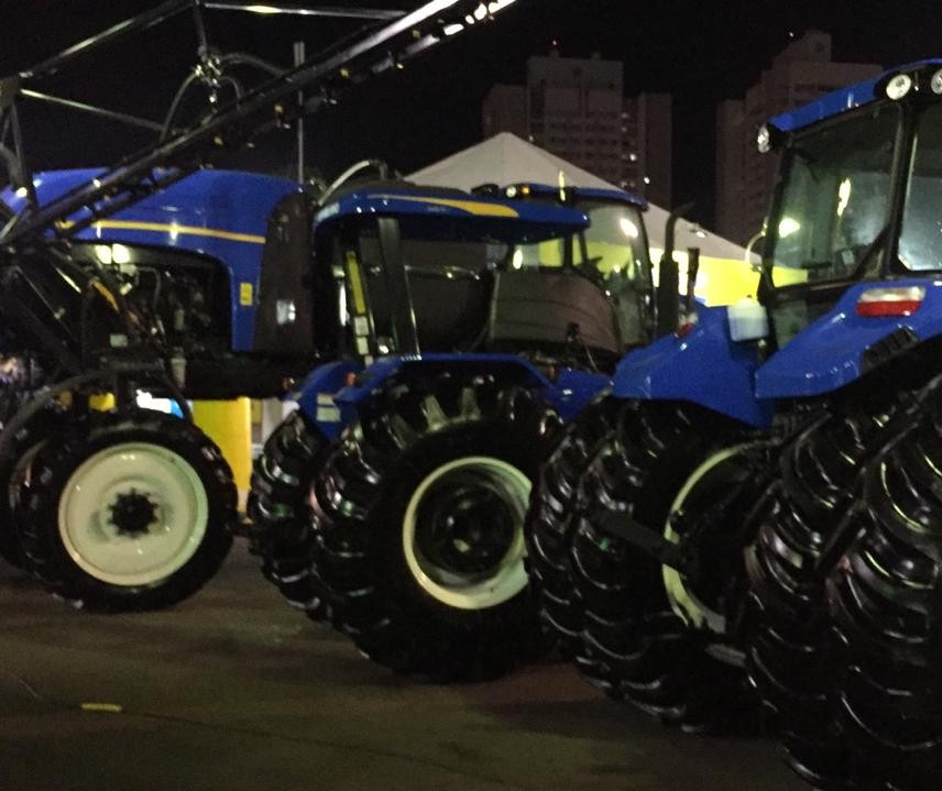 Máquinas e implementos agrícolas se destacam na Expoingá