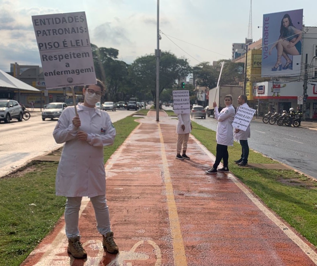 Profissionais de enfermagem se mobilizam na Praça Raposo Tavares