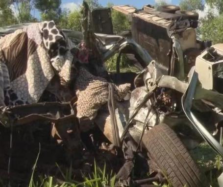 Duas pessoas morrem em acidente com três veículos na BR-376