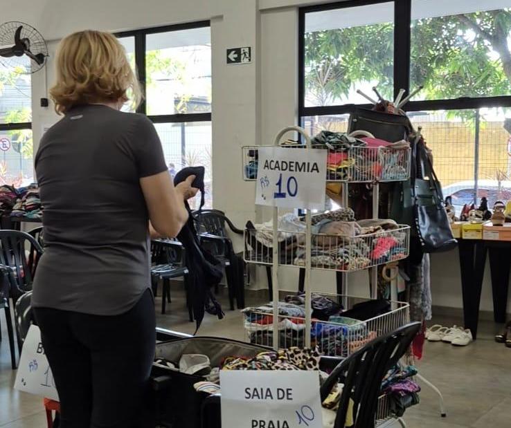 Bazar Solidário reverte renda para animais resgatados em Maringá