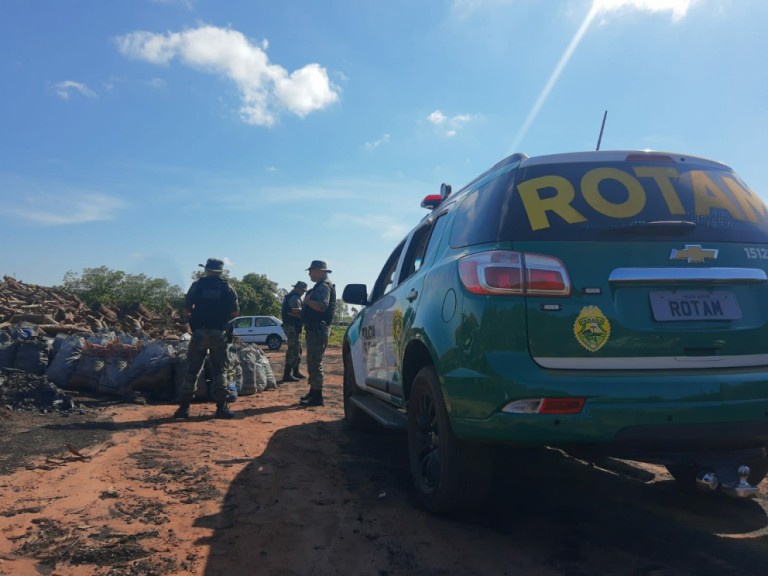 Fiscalização apreende 242 toneladas de carvão em duas carvoarias irregulares