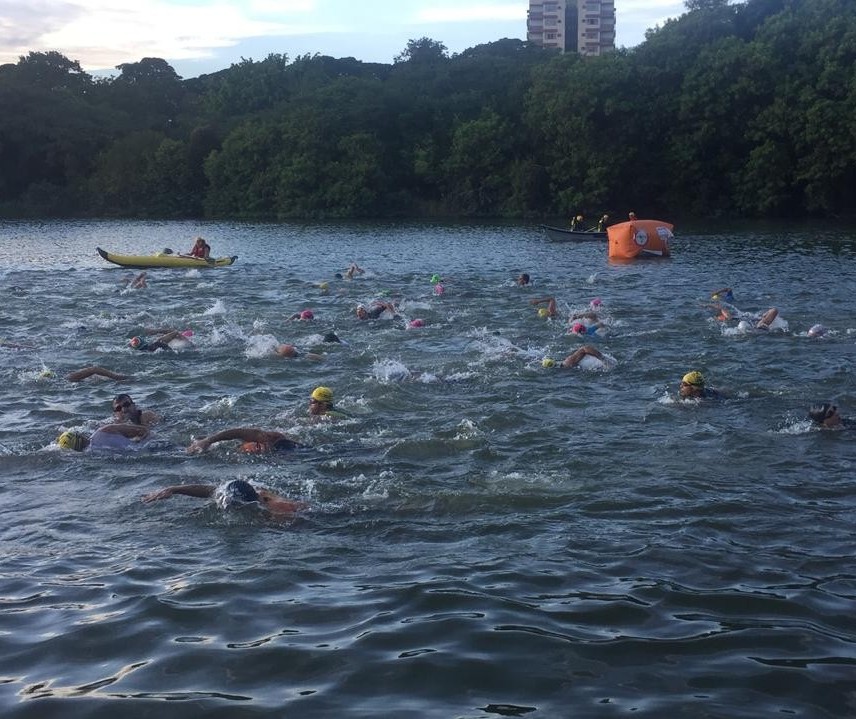 Prova reúne quase 150 triatletas no Parque Alfredo Nyffeler