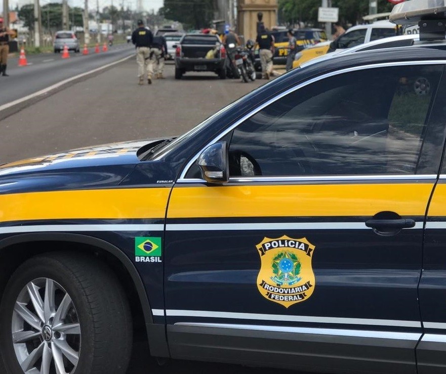 Motociclista é atropelado após sofrer acidente e cair na BR-376