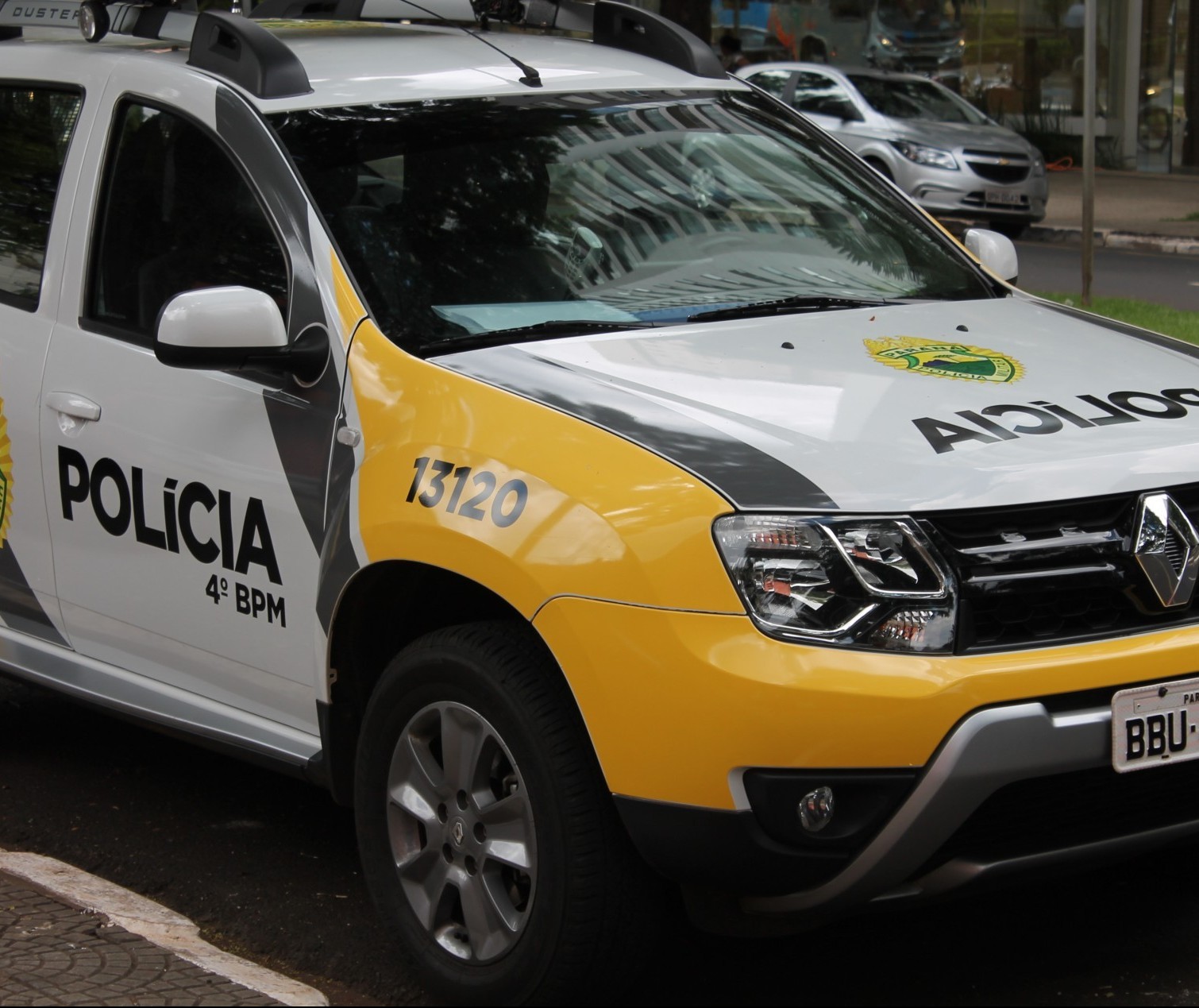 Mãe e filho são esfaqueados em briga de família