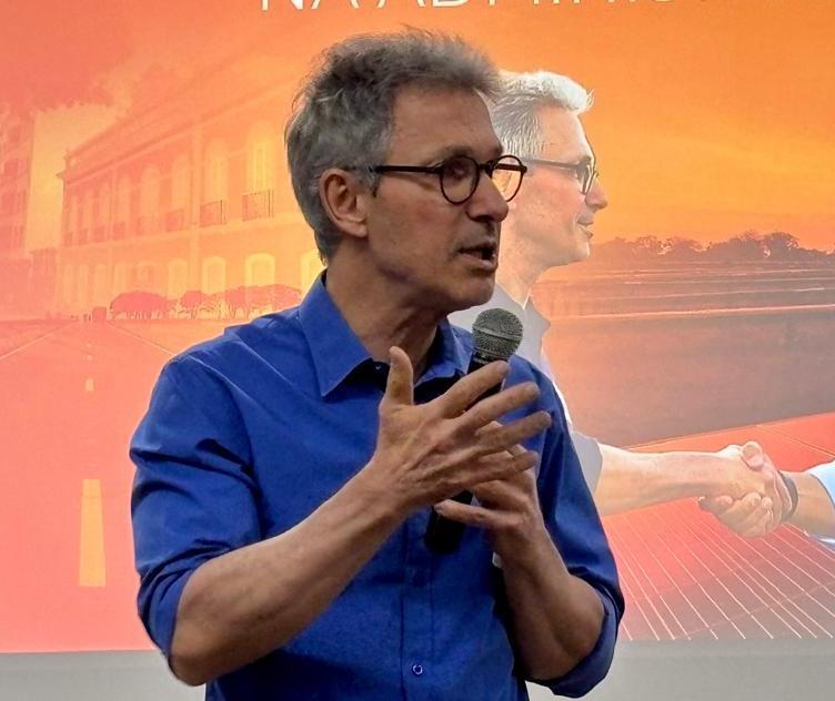 Governador de Minas Gerais Romeu Zema cumpre agenda no Parque de Exposições