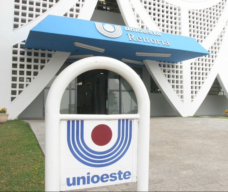 Unioeste contrata professores temporários 